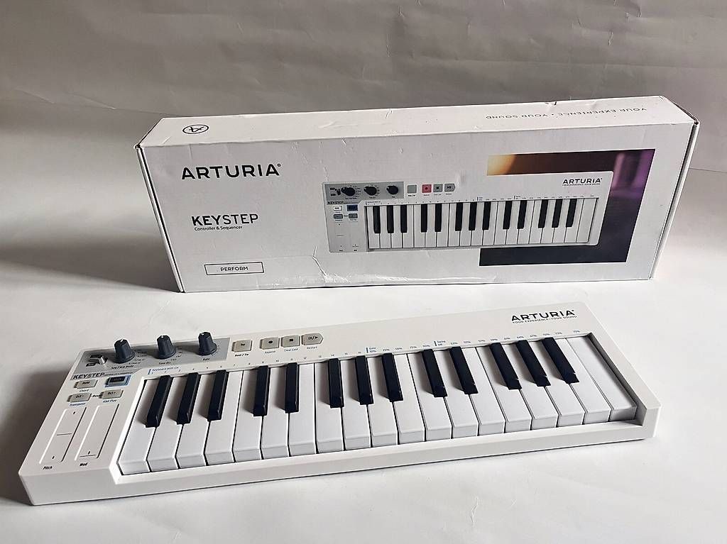 Strumenti musicali: Arturia KeyStep MIDI Keyboard & Sequencer (32 Tasten) – Usato da Zürich venduto da Madshock