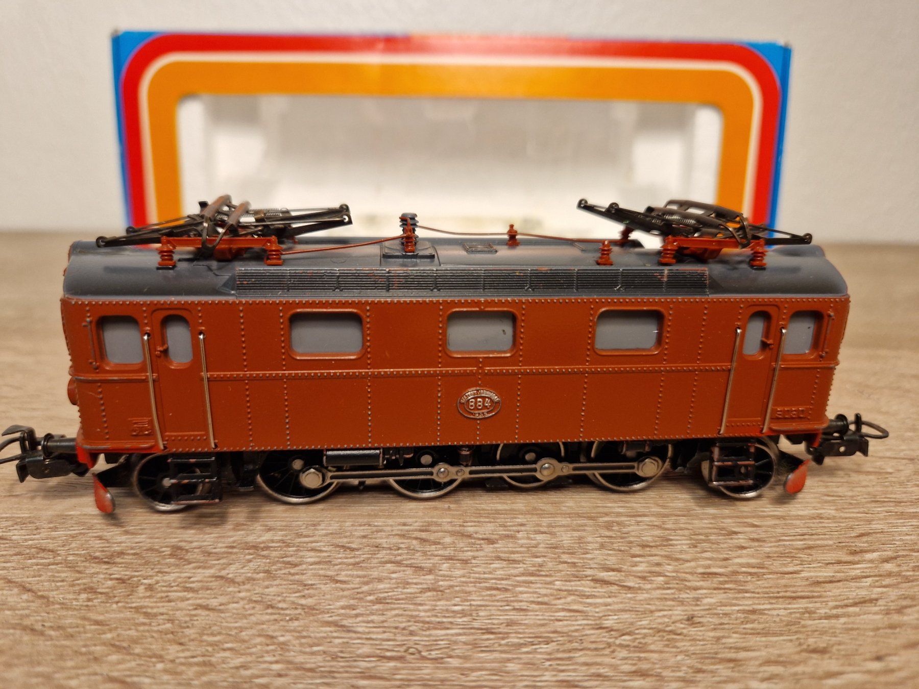 Märklin Modellini di ferrovie: Märklin 3030 E-Lok 884 SJ H0 – Usato da St-Aubin-Sauges venduto da Lo_Go