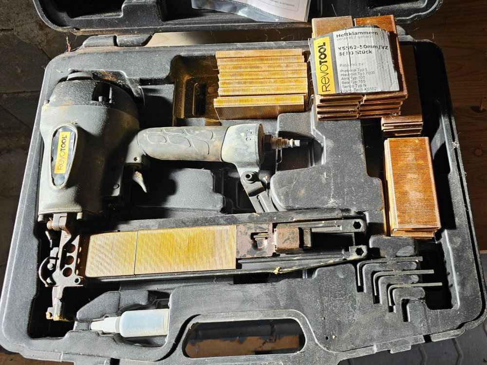 RevoTool agrafeuse pneumatique K5562C avec agrafes (Gebraucht) in Avry ...
