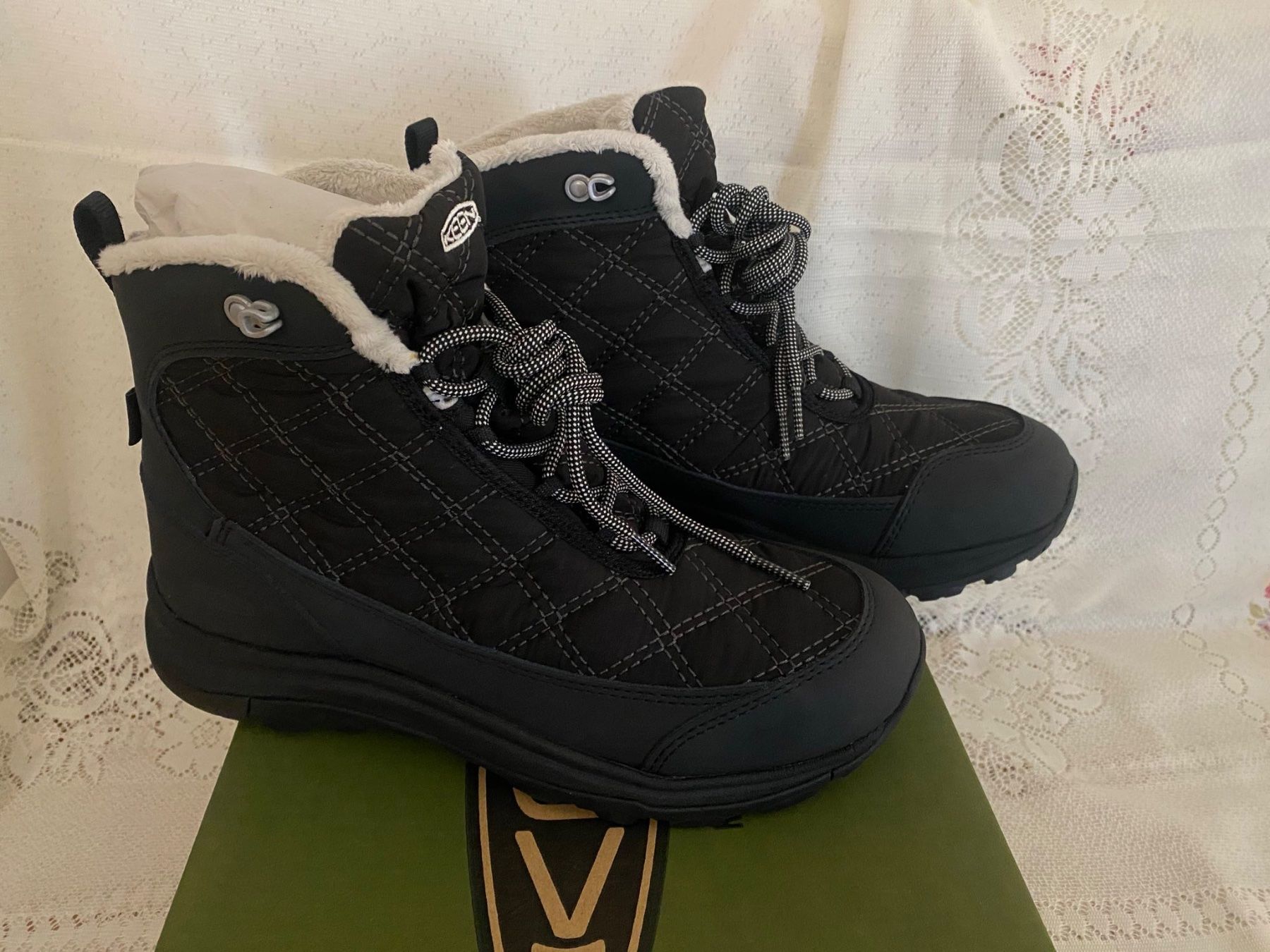 Keen Damenschuhe: Winterschuh Damen Keen Grösse 38.5 NEU mit Schachtel – Neu und originalverpackt aus Gasel von doctor_doak 1