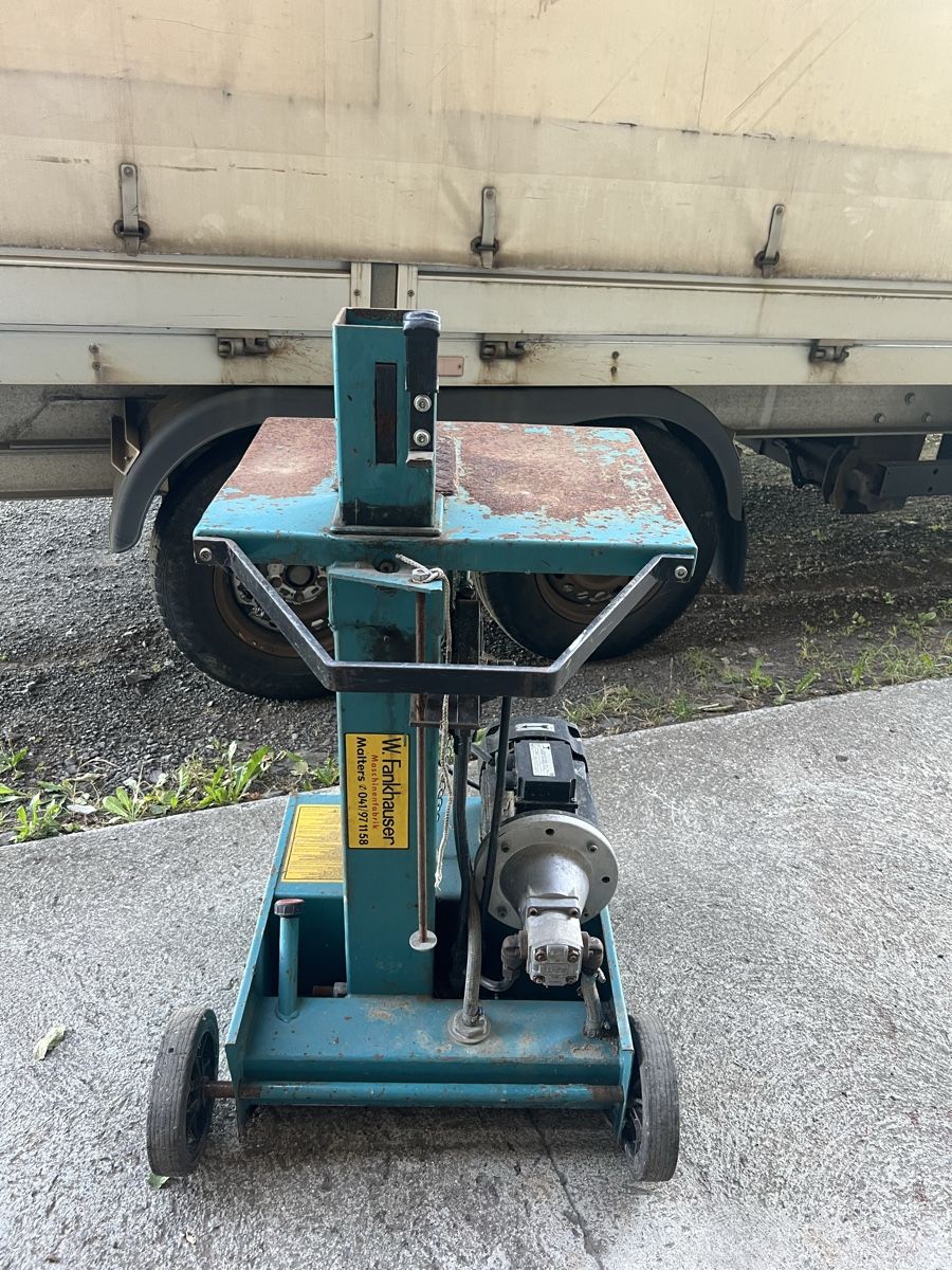 Tutte le macchine: Holzspalter – Usato da Immensee venduto da Imba6 2