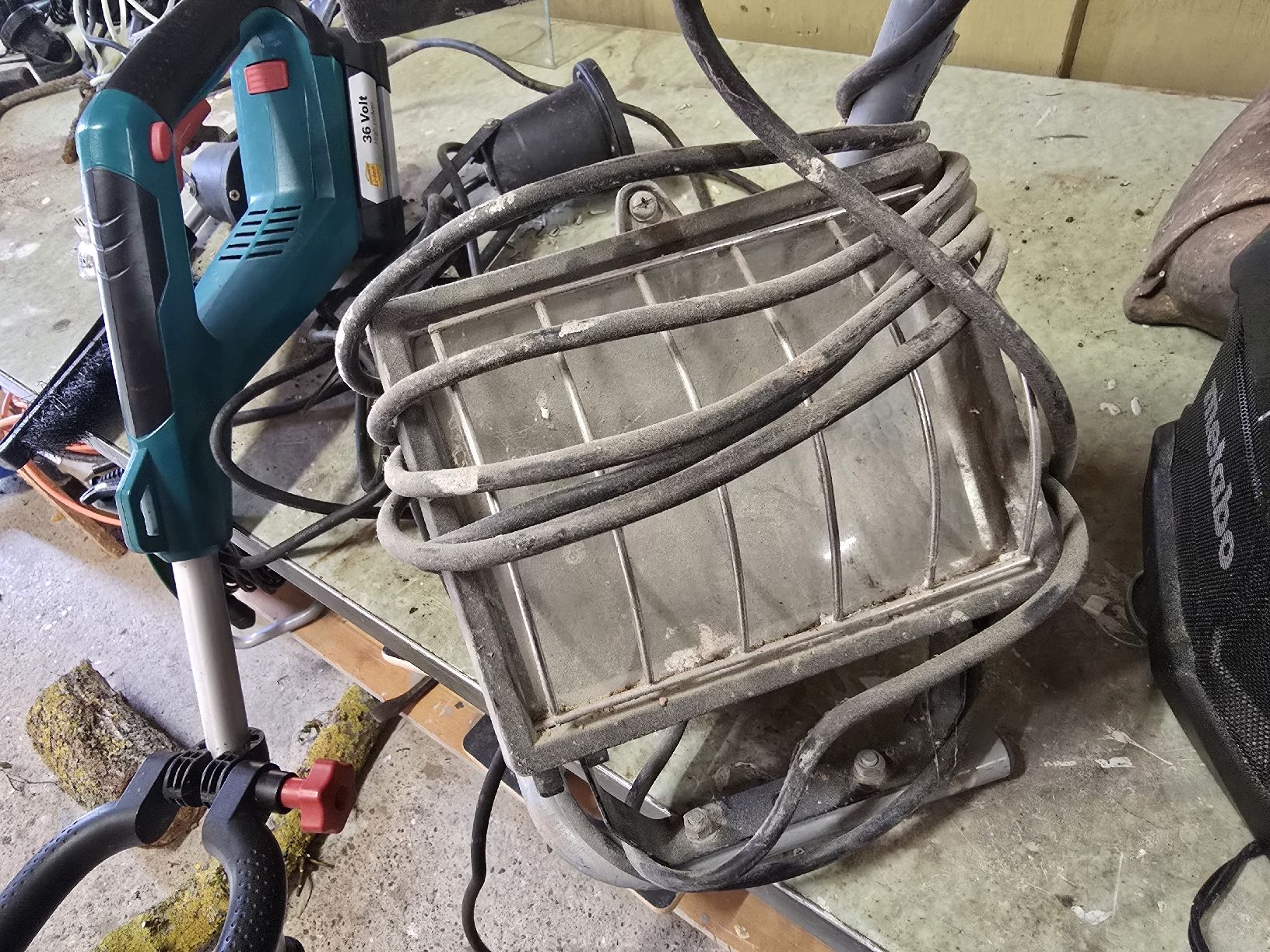 Lampade: Baustellenlampe – Usato da Sarmenstorf venduto da schasil