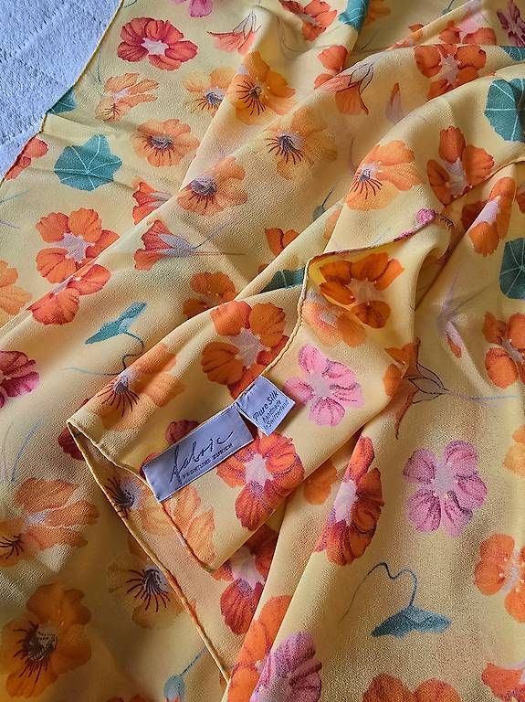 Fabric Frontline Foulard & Sciarpe: Fabric Frontline Zurich Pure Silk – Usato da Zürich venduto da bil_s7tp 1