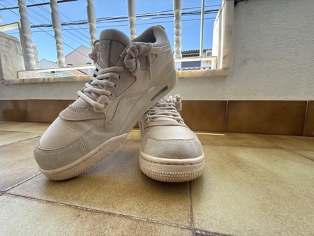 Air Jordan 4 rm beige pointure 41 utilisée 2 fois