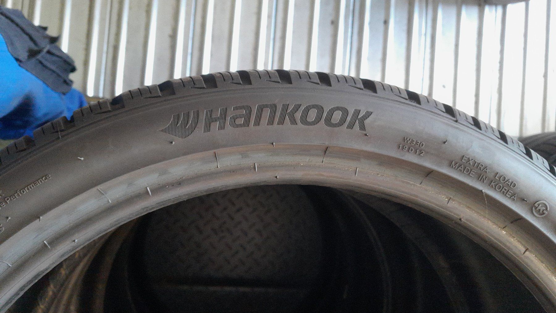 Pneus & Kompletträder: Winterreifen 245/35R19 – Gebraucht aus Sarnen von Saab99900 1