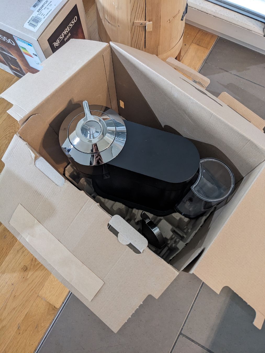 Nespresso Macchine per caffè & Macchine per espresso: Nespresso VERTUO NEXT DELUXE – Usato da Reinach AG venduto da Jns98 5