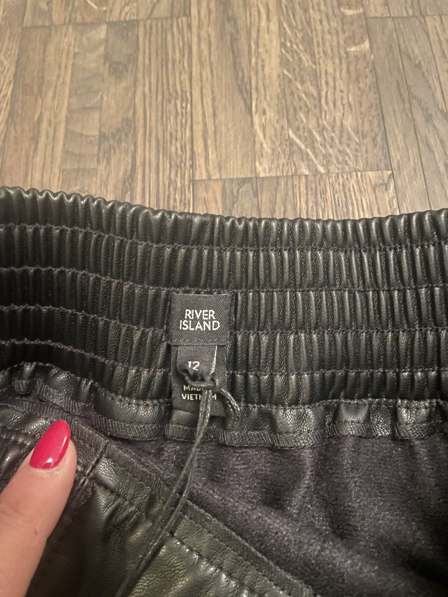 Pantaloni: Lederhose Kunstleder River Island Gr. 38 – Nuovo (secondo la descrizione) da Zürich venduto da Claudia0174 2