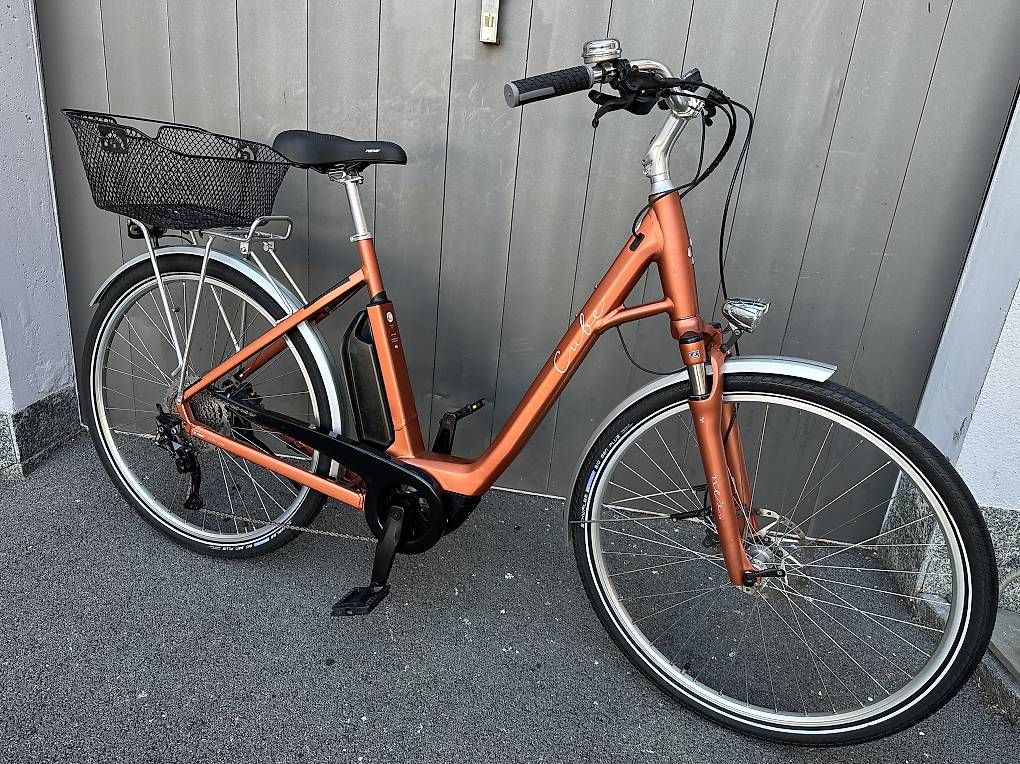 Vélos: E-bike donna cube elegance 28 bosch  – D'occasion à Quartino par DiloUsato