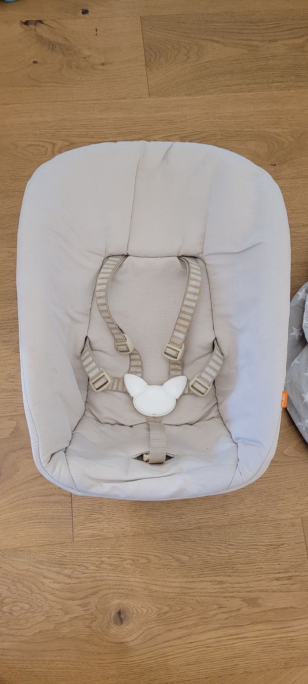 Stokke Bascules & balançoires: Newborn Set Tripp Trapp Schale mit Wechselbezug – D'occasion à Aadorf par oli_lgx6