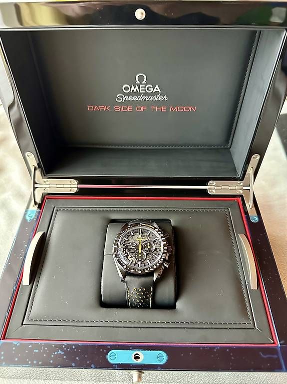 Omega Montres: Omega Speedmaster Dark Side Of The Moon "Apollo 8" – Neuf avec emballage d'origine à Schaffhausen par mis_p8nv