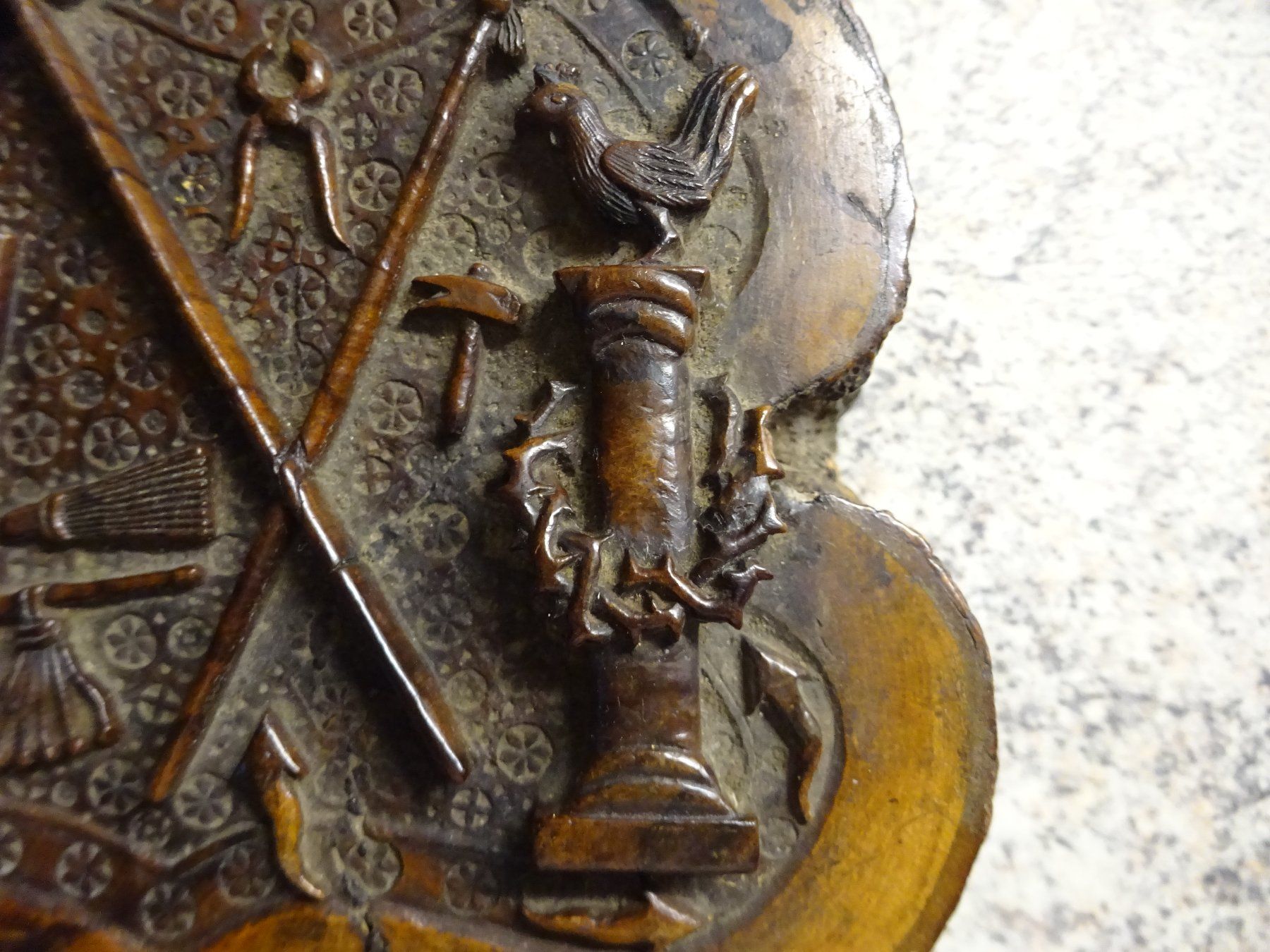 Sculture & Statue: Arma Christi / Baumstamm Schnitzerei Reliquie – Usato da Esslingen venduto da eintagammeer 4