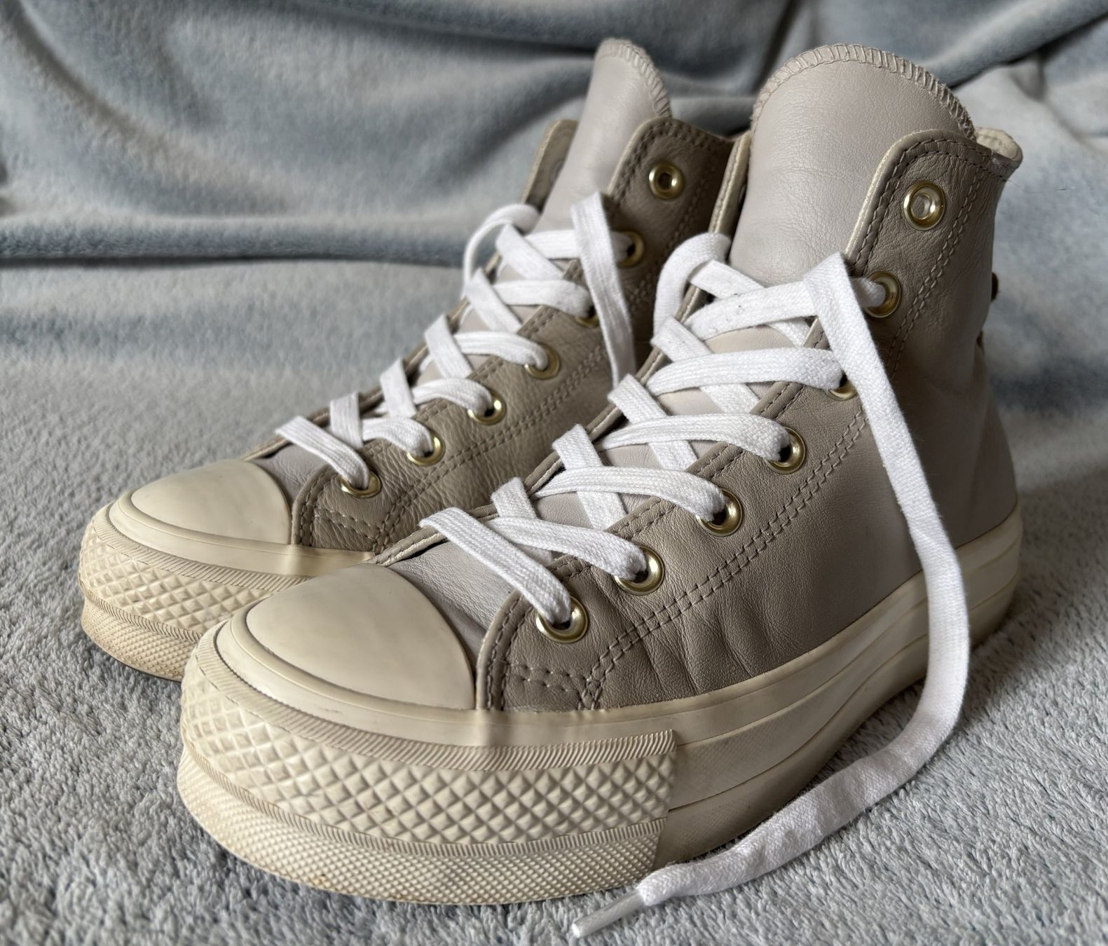 Converse Scarpe da donna: Converse Leder Platform, Plateau, grau, Gr. 39, sehr schick – Usato da Birmenstorf AG venduto da tritonius