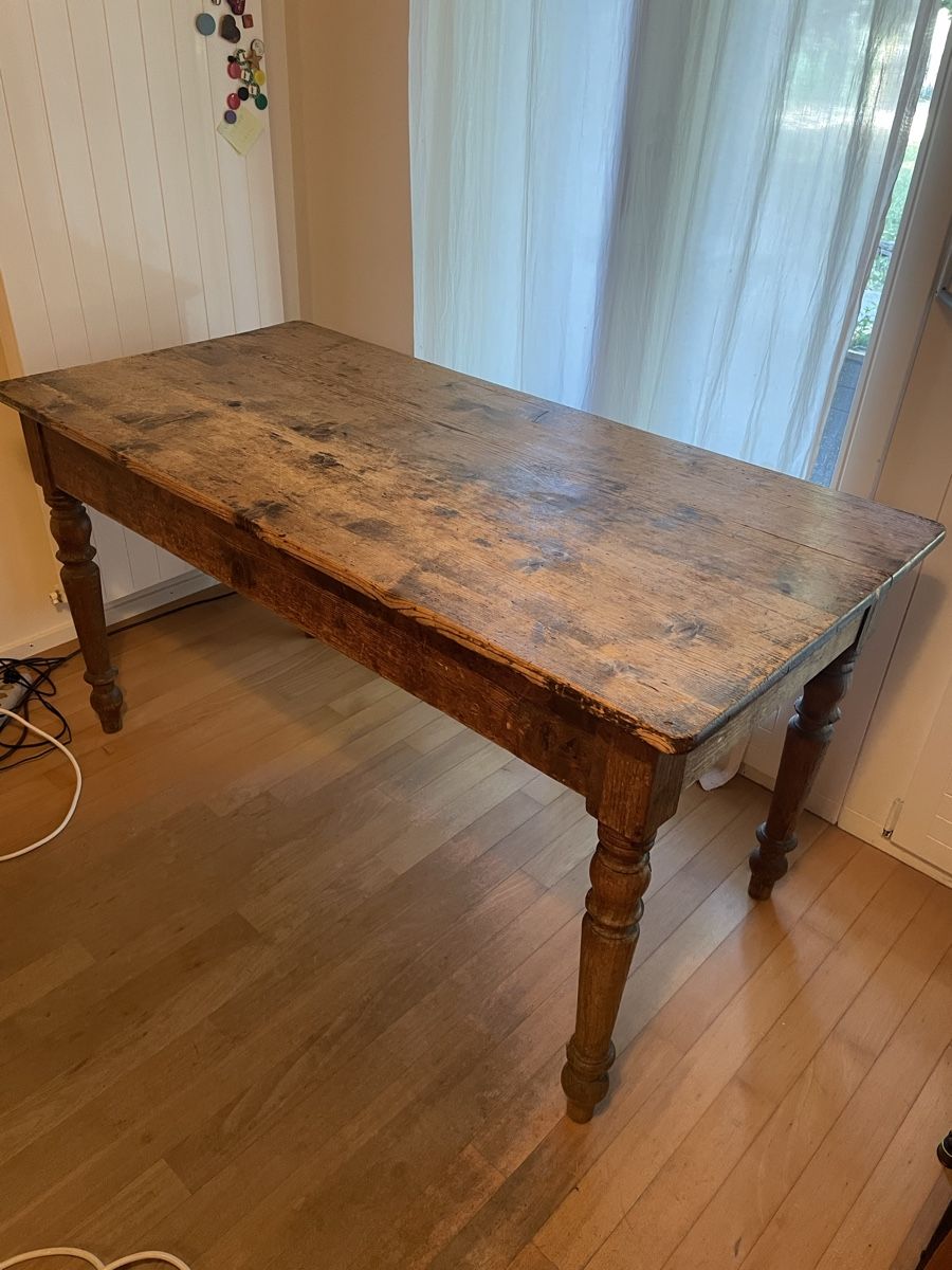 Tavoli: Knorriger Holztisch mit Patina – Usato da Mittelhäusern venduto da Danbet