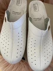 Herrenschuhe: FAST NEUER WEISSER PANTOFFEL GR.40 – Gebraucht aus pratteln von Mickely1 4