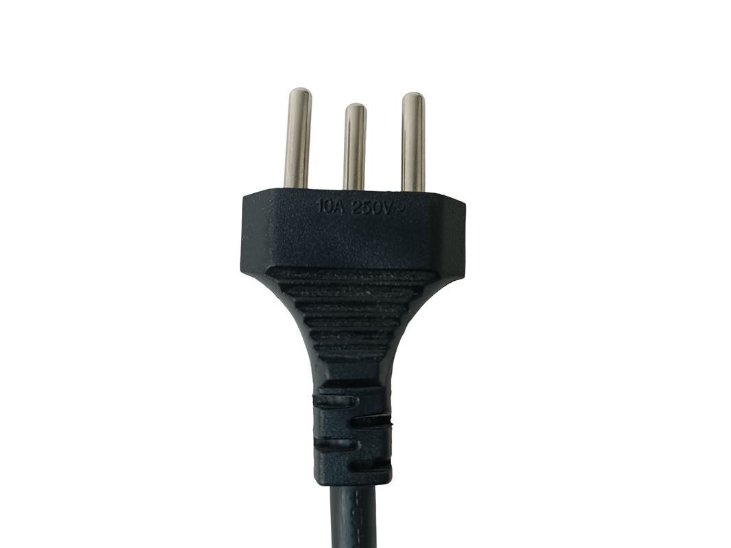 Kabel: QUEEN PUO Netzkabel mit IEC-C5-Stecker – Gebraucht aus Luzern von Restwert_Luzern 1