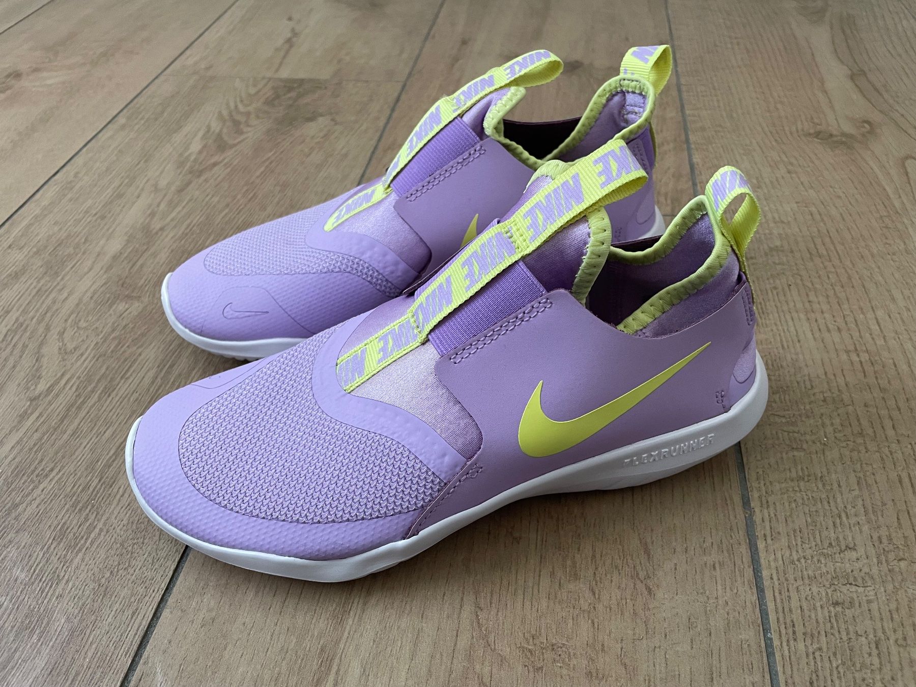 Nike Scarpe per ragazze: Nike Flex Runner (GS) Gr. 35.5 NEU – Nuovo e nell'imballaggio originale da Waltenschwil venduto da hansnine