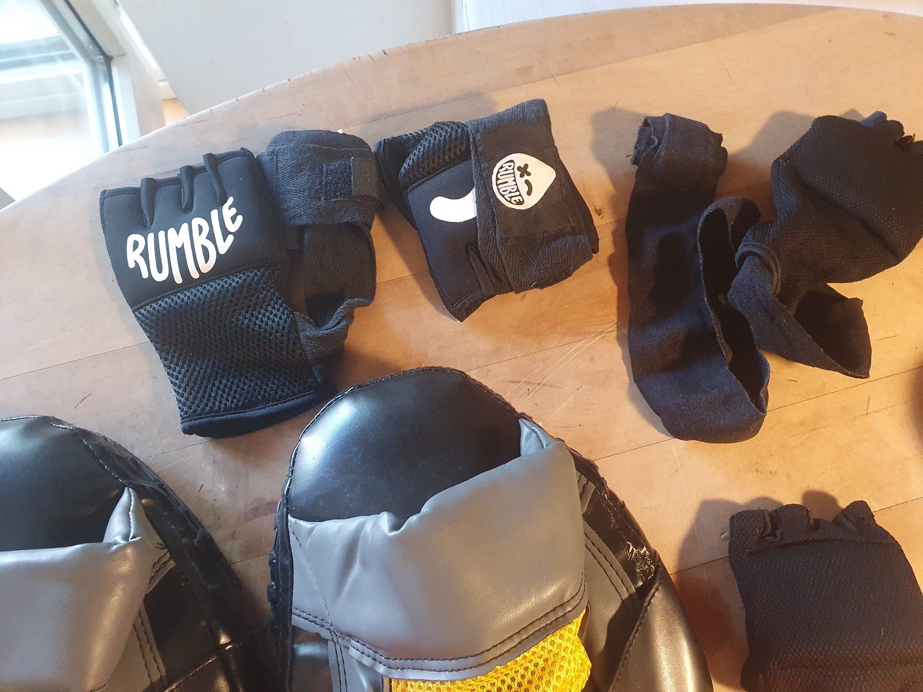 Everlast Guanti & manicotti: Everlast Kickboxset grösse 10 – Usato da Zürich venduto da loosebone 3