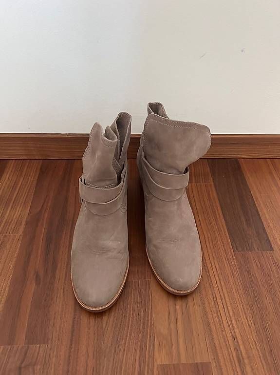 Ugg Scarpe per ragazze: Bottes ugg femmes t.39 – Usato da St-Prex venduto da feb_wd8w 1