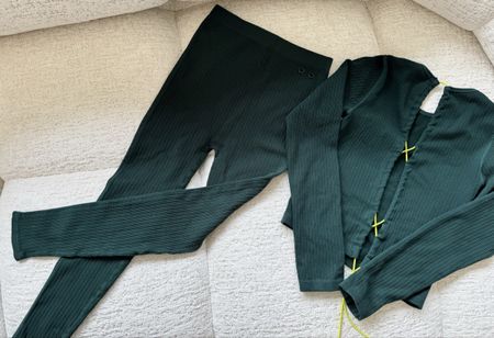 Zara Lounge / Sport Set in Dunkelgrün 💚