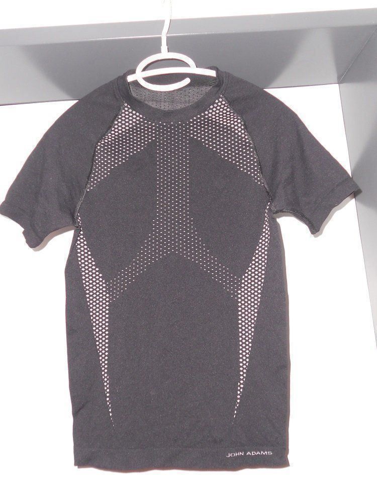 T-Shirts: Neu: Funktions-Shirt kurzarm - schwarz - Gr.M – Neu (gemäss Beschreibung) aus Uznach von Laeuffer