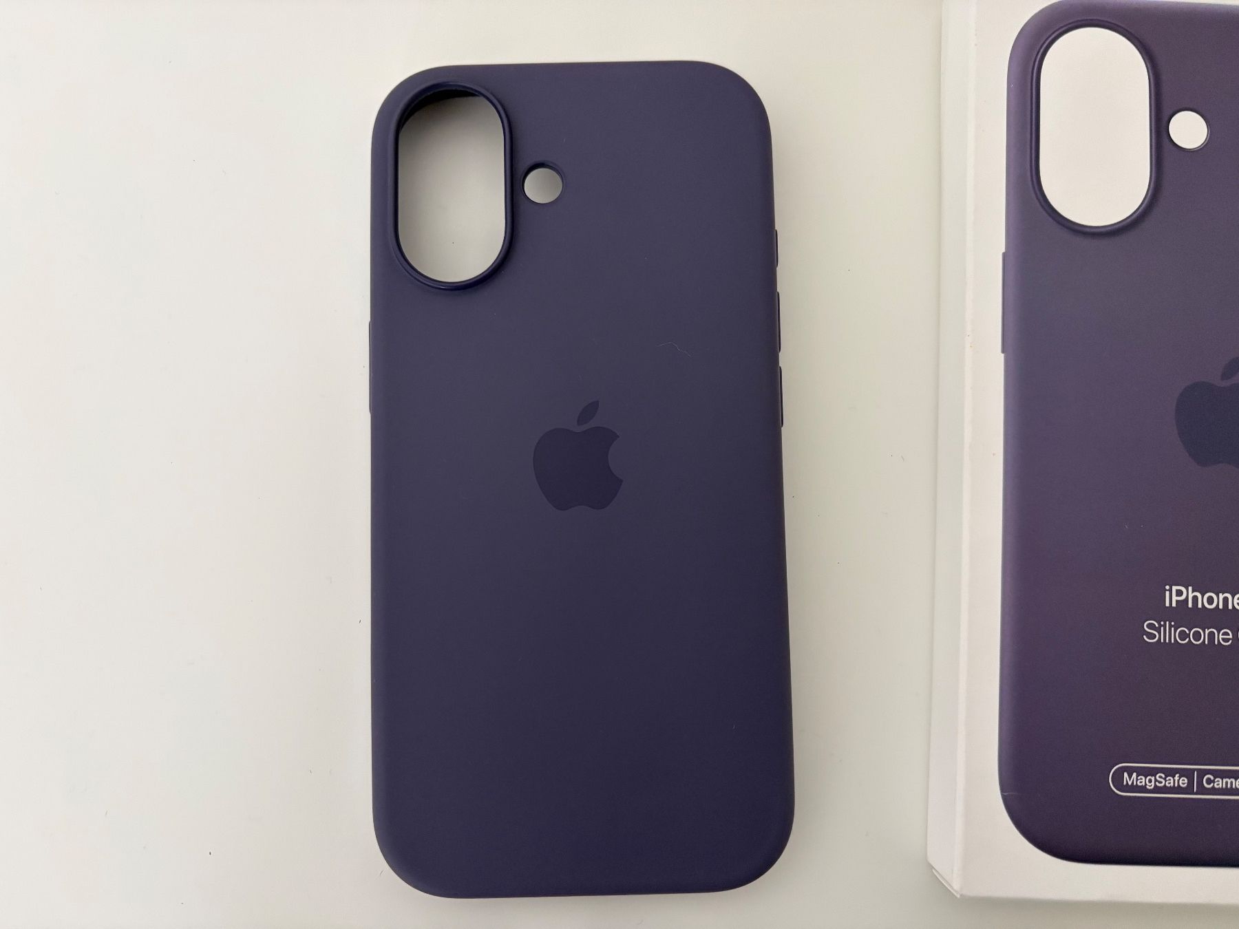 Apple Cover & Protezioni schermo: iPhone 17 Silikon Case lila – Usato da Reinach AG venduto da mali.kes
