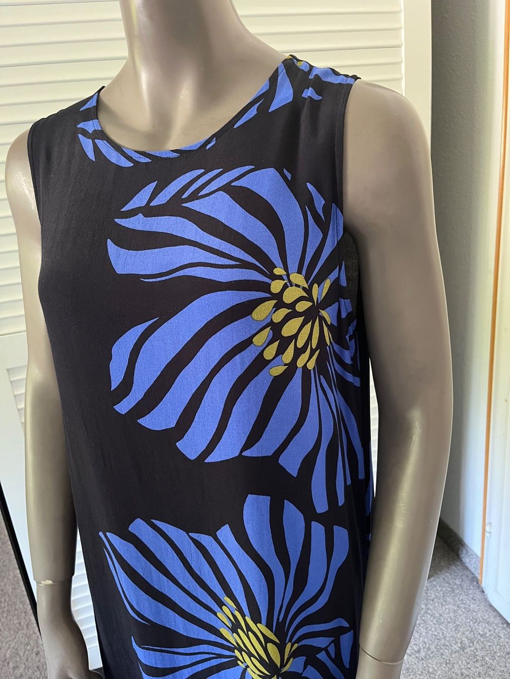 Robes: Damen Sommerkleid Maxikleid Blumenmuster dunkelblau Gr.40 – D'occasion à Adliswil par eri.40 1