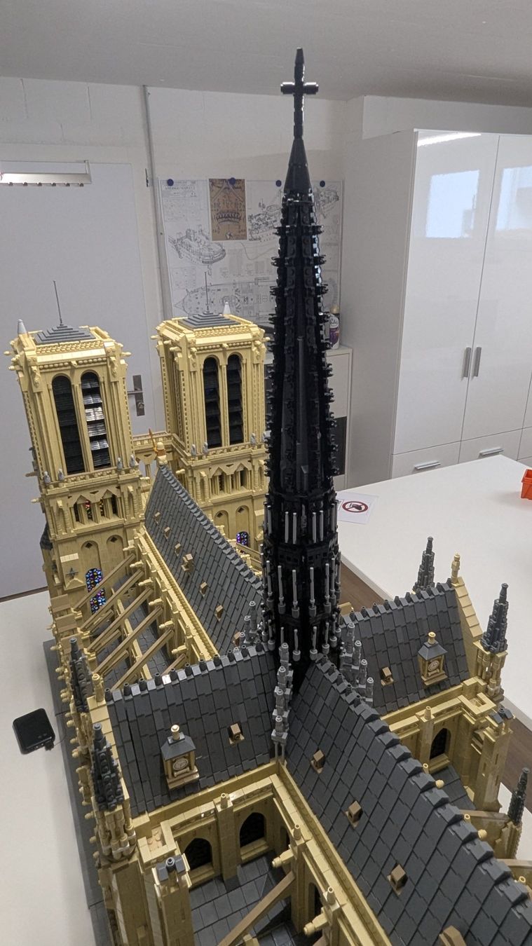 Kit di costruzioni: Notre Dame Stebricks Lego 150x110x60cm – Nuovo (secondo la descrizione) da Bönigen venduto da Twpin 1