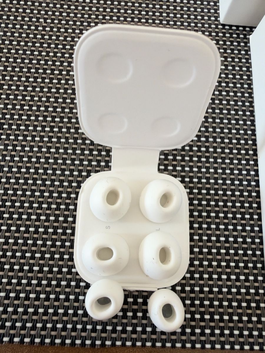 Apple Casques audio: AirPods Pro 2023 – D'occasion à Wildegg par Garfield189 2