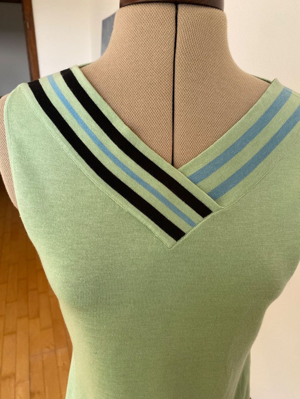 Top: Top sans manches Eric Bompard taille S coton et cachemire – Usato da Basel venduto da Maria-Alexa