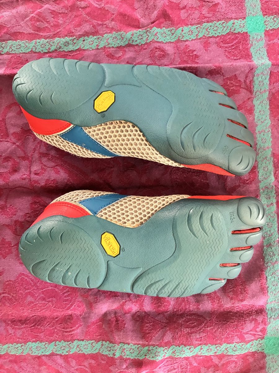 Vibram Chaussures garçon: Vibram fivefingers 34 – D'occasion à Lausanne par Sarawg 3