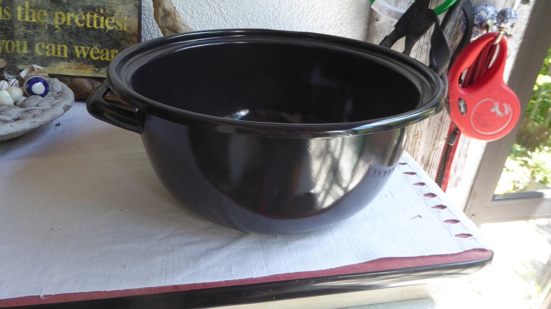 Pfannen: Camping Pfanne schwarz 28cm Durchmesser Email – Gebraucht aus Sargans von Benziner