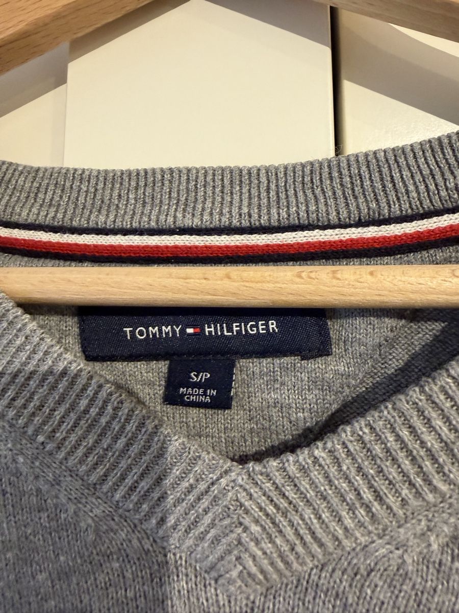 Tommy Hilfiger Maglioni & Felpe: Tommy Hilfiger Pulli V-Neck Grau – Usato da Rotkreuz venduto da noah_02 1