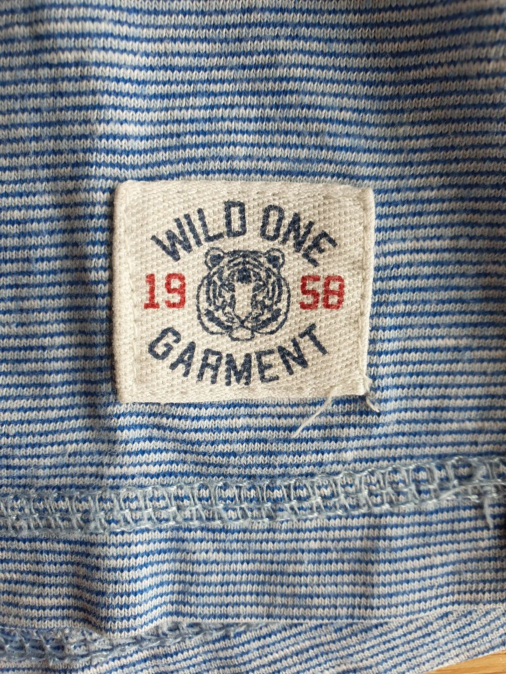 H&M Hemden, T-Shirts & Polos: Shirt mit Kapuze Gr. 122/128 – Gebraucht aus Villars-sur-Glâne von richardette 2