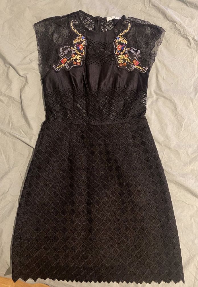 Sandro Vestiti: Black Lace Dress with Appliqué - Sandro – Usato da Zürich venduto da maricampos