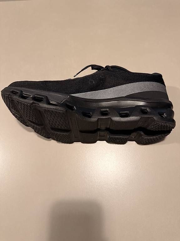 On Herrenschuhe: On Cloudmonster US 13 – Gebraucht aus Erlenbach ZH von Berlen 1