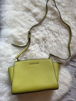 Sac Michael Kors jaune citron neuf avec bandoulière.