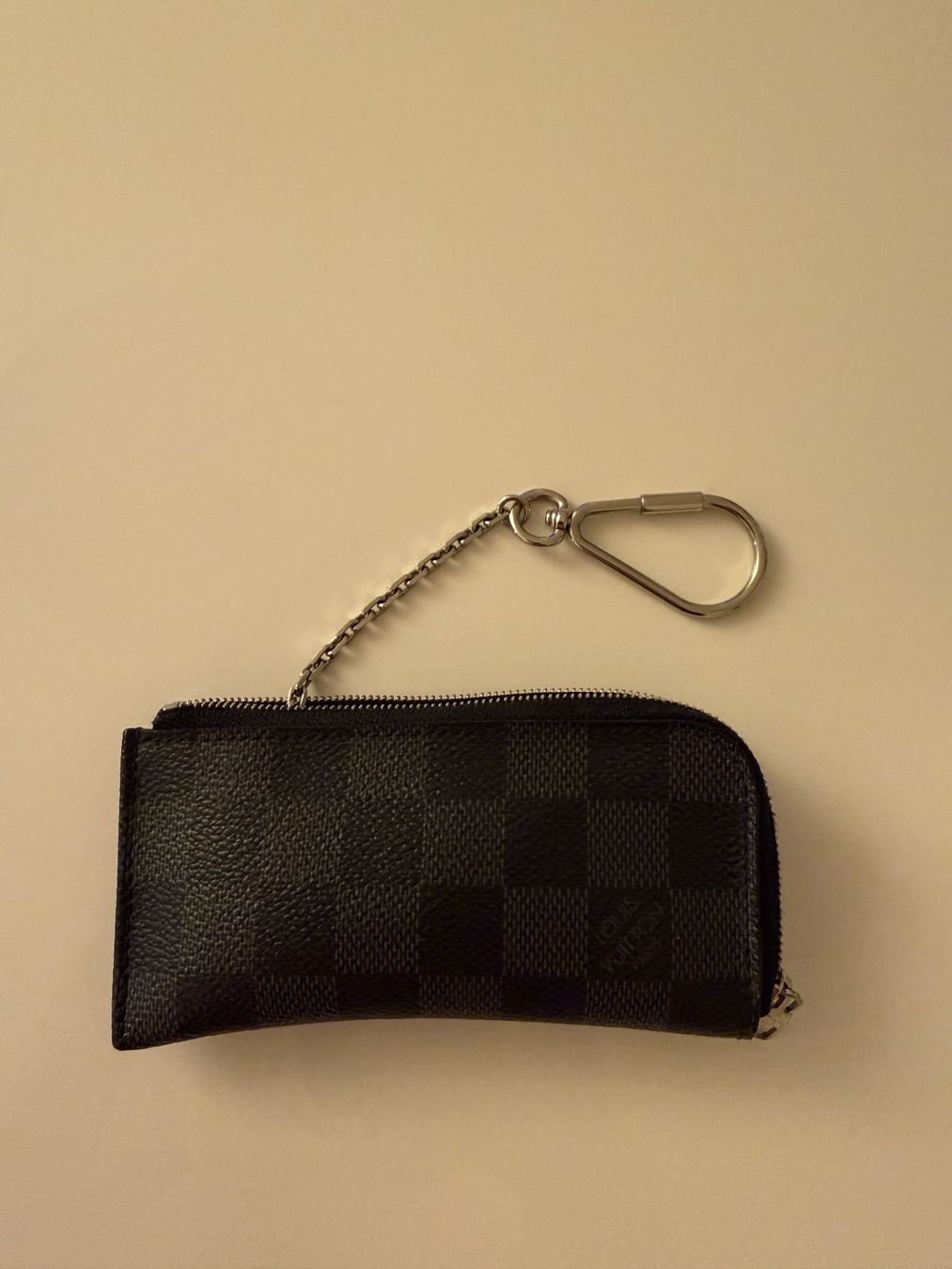 Louis Vuitton Portachiavi: Louis Vuitton Pochette clés en damier graphite – Usato da Neuchâtel venduto da jndl 2