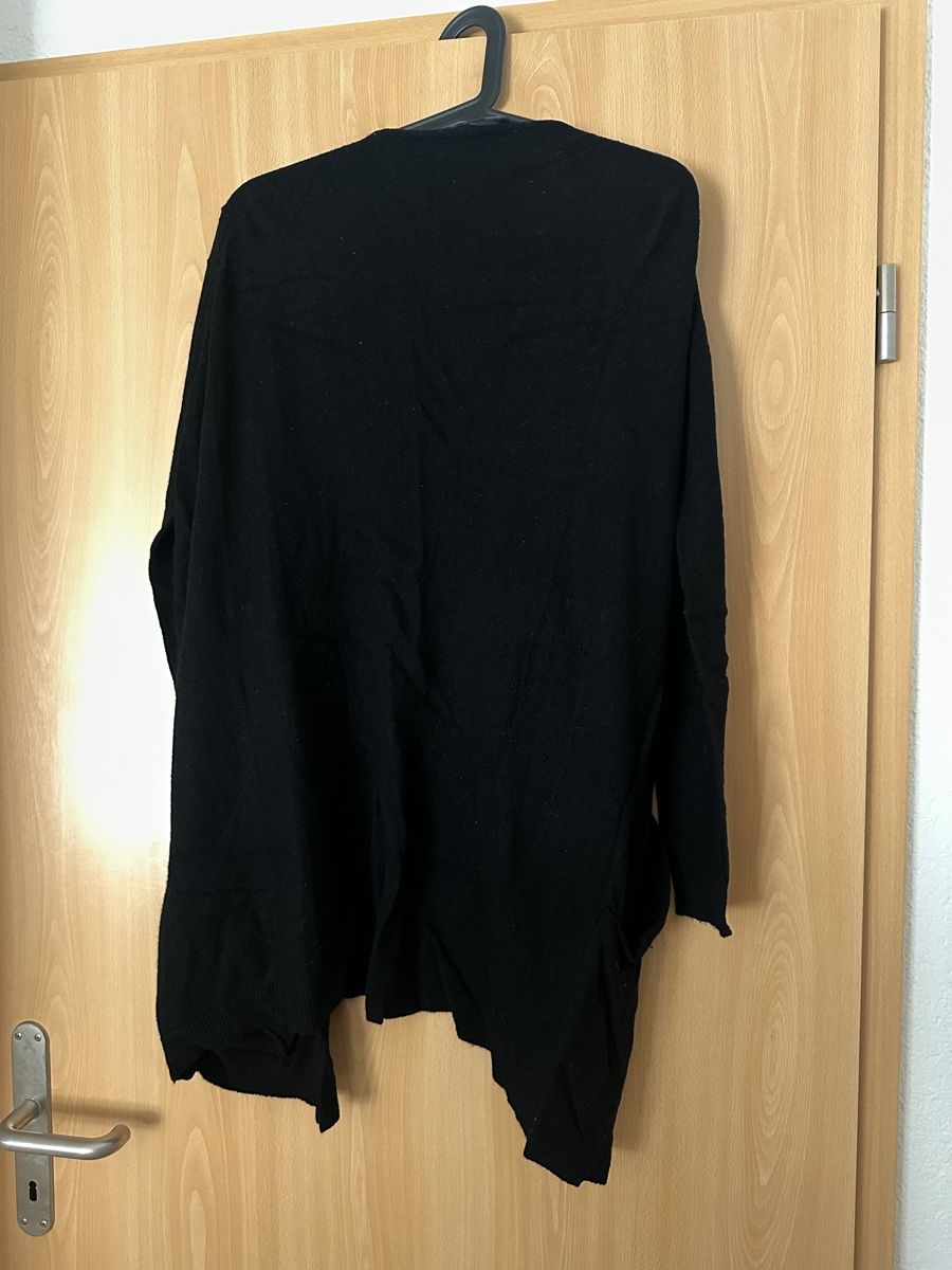 Giacche: Schwarzer Cardigan, lockerer Schnitt, Gr. 38 – Nuovo (secondo la descrizione) da Zollikofen venduto da Akshy 1