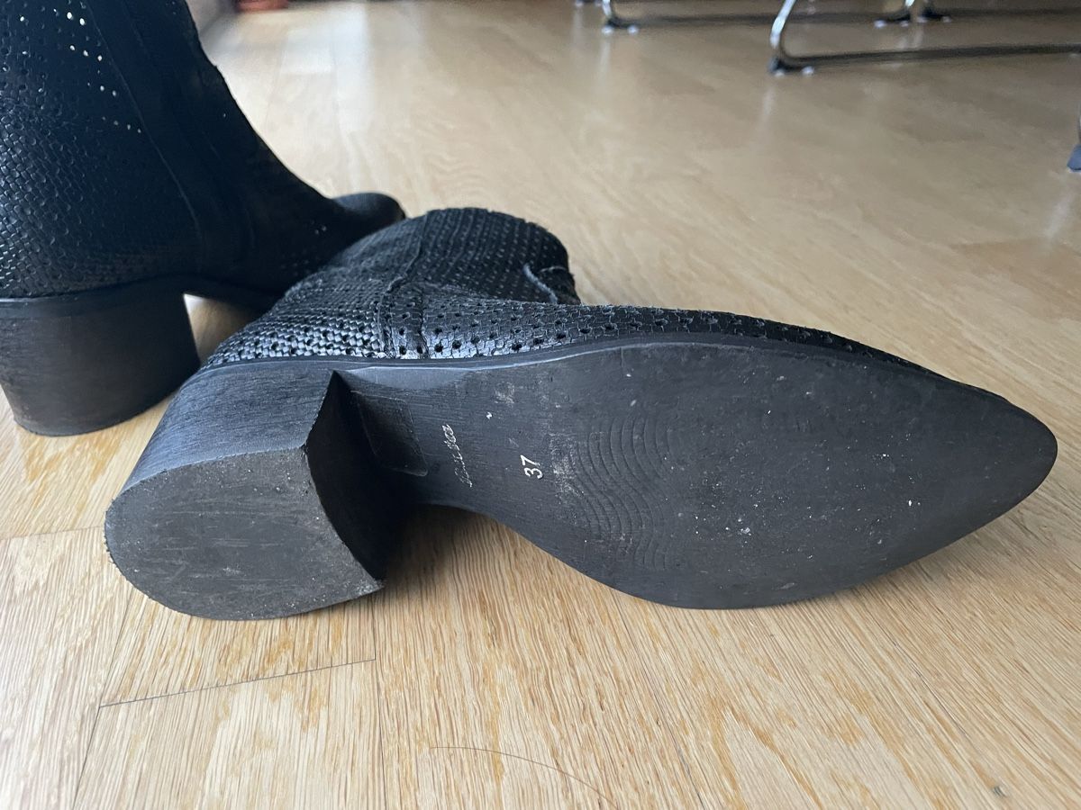 Scarpe da donna: Schwarze Lederstiefeletten Größe 37 Perfekt for Spring – Usato da Möhlin venduto da Halylea 4
