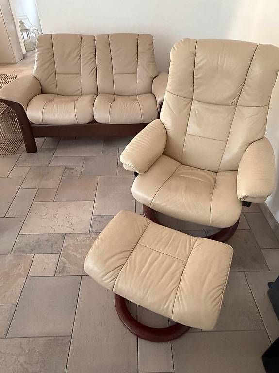 Divani: Stressless Set 2 Sessel 1 Sofa 2 Ottoman – Usato da Pfaffhausen venduto da Voe 1