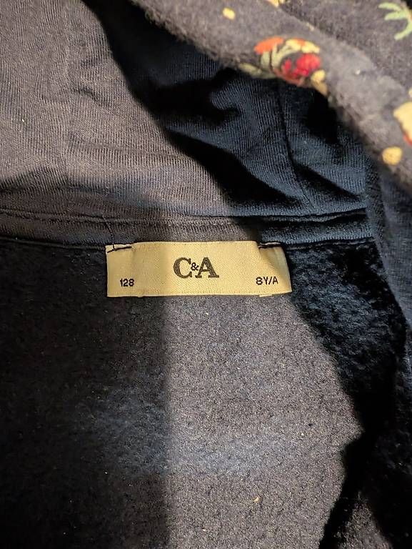 Pulls et sweat-shirts: Mädchen Kapuzenpulli von c&a gr. 128 – D'occasion à Bramboden par zaenni 3