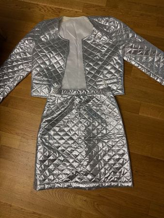 Coole Kostüm in Silber -