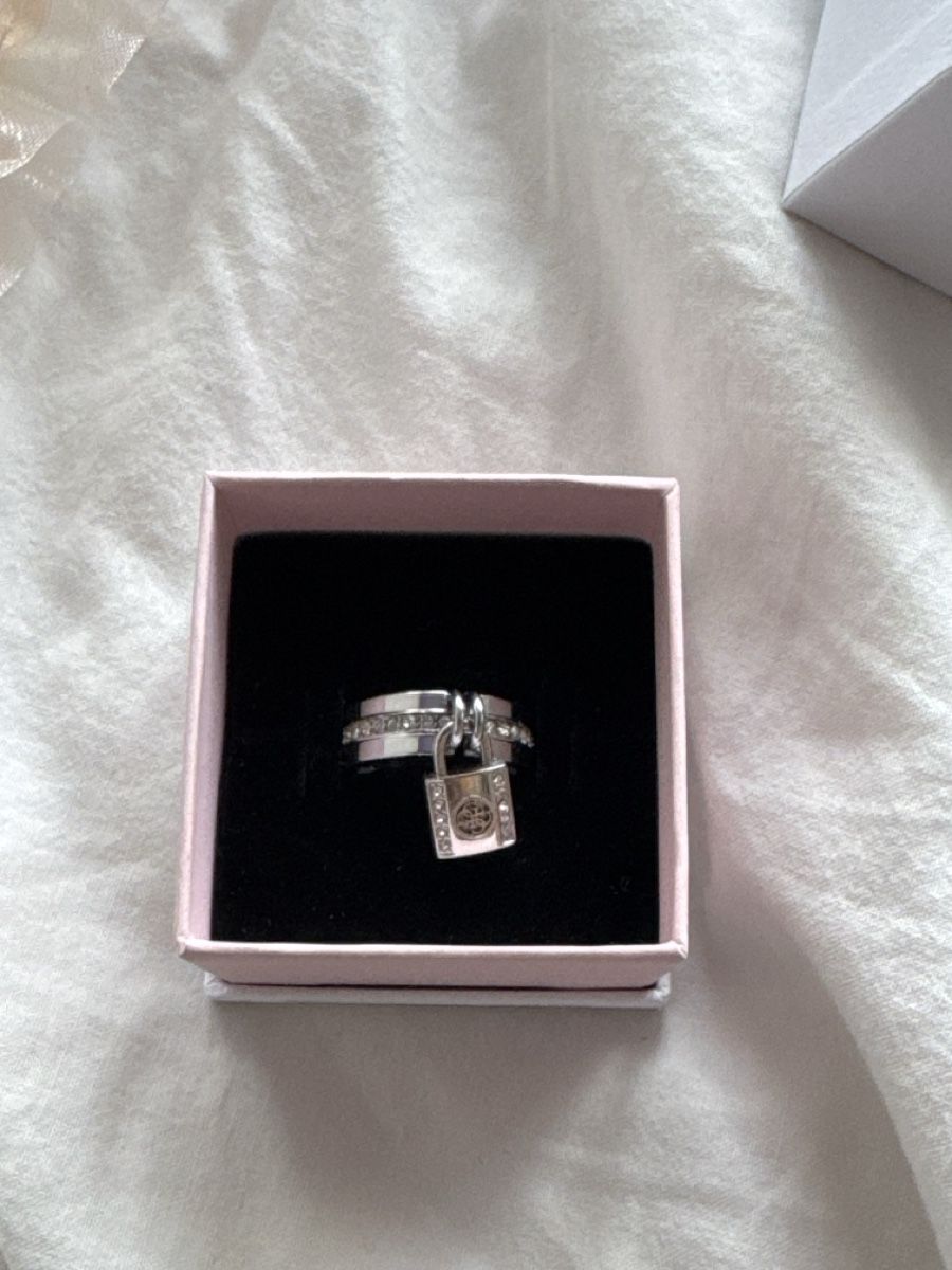 Anelli: Bague Guess avec charms cadenas comme neuve – Nuovo (secondo la descrizione) da Malleray venduto da sam_9bkx 2