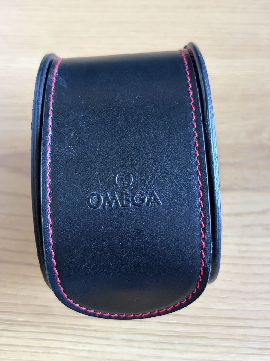Omega Uhrenboxen: Omega Travel Watch Case Black Leather Red Stitching – Gebraucht aus Marin-Epagnier von Bill_Watch
