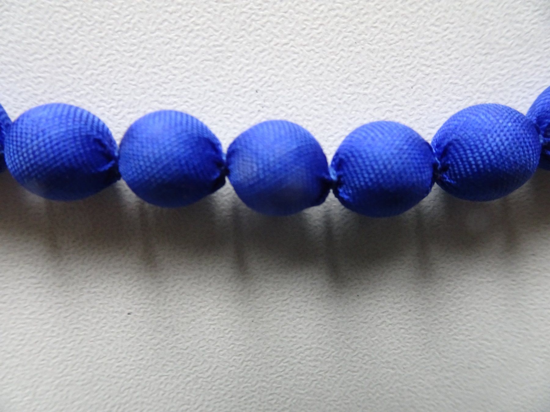 Catenine: Kette aus blauer Seide – Usato da männedorf venduto da purzelchen 2