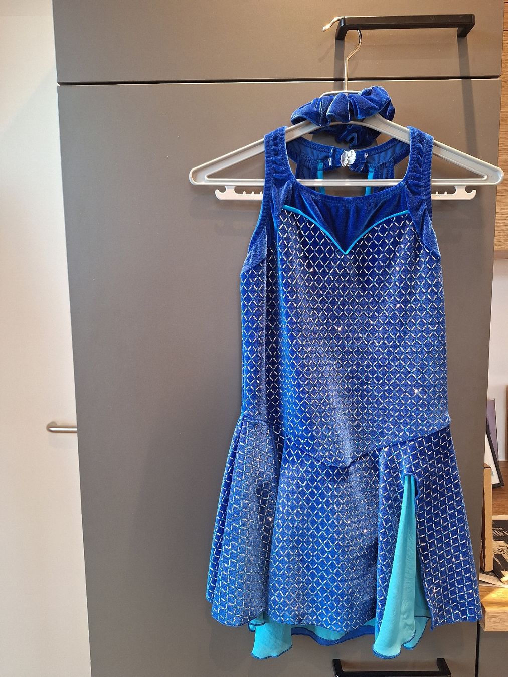 Vestiti & Gonne: Kürkleid Eiskunstlauf Kleid – Usato da Langnau i. E. venduto da Solti750