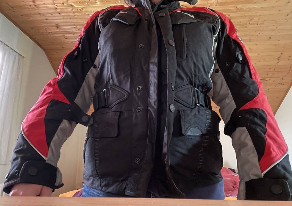 IXS Jacken: Ixs Motorradjacke Grösse S mit Innenjacke – Gebraucht aus Buchs AG von Fruchtzwerg81