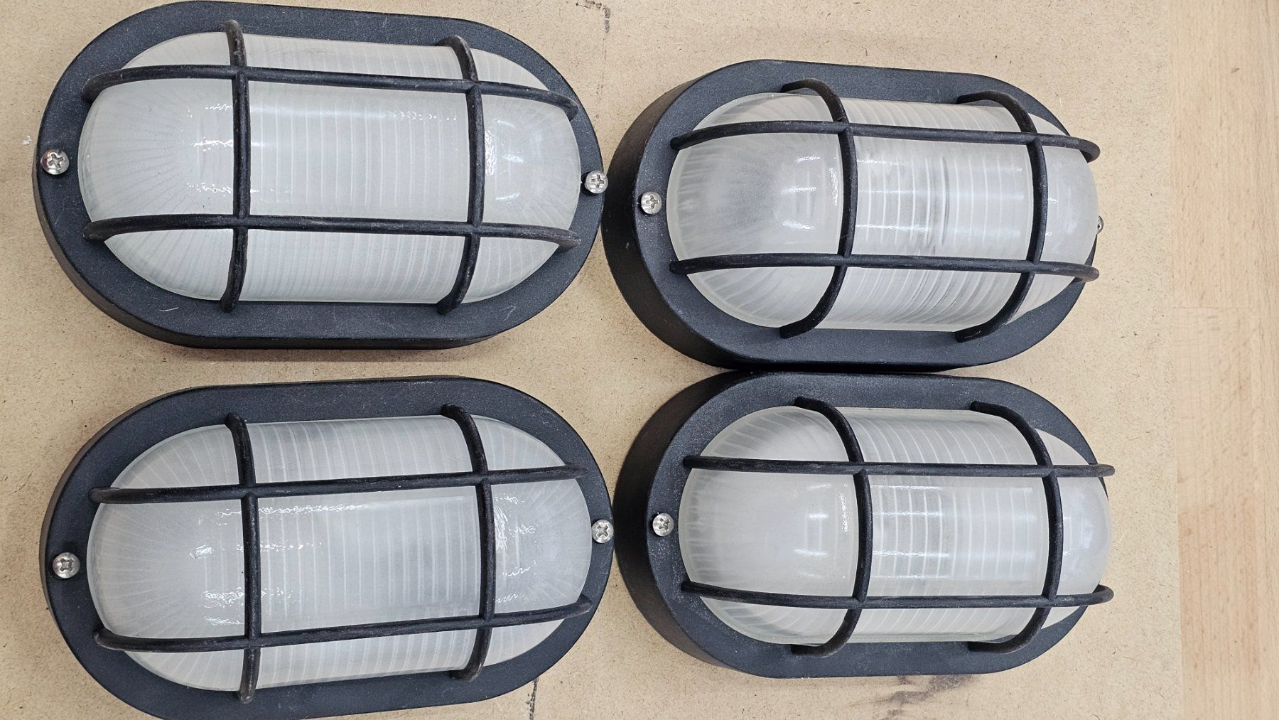 Lampade: 4 Lampenfassungen – Nuovo (secondo la descrizione) da Bettlach venduto da Natan3