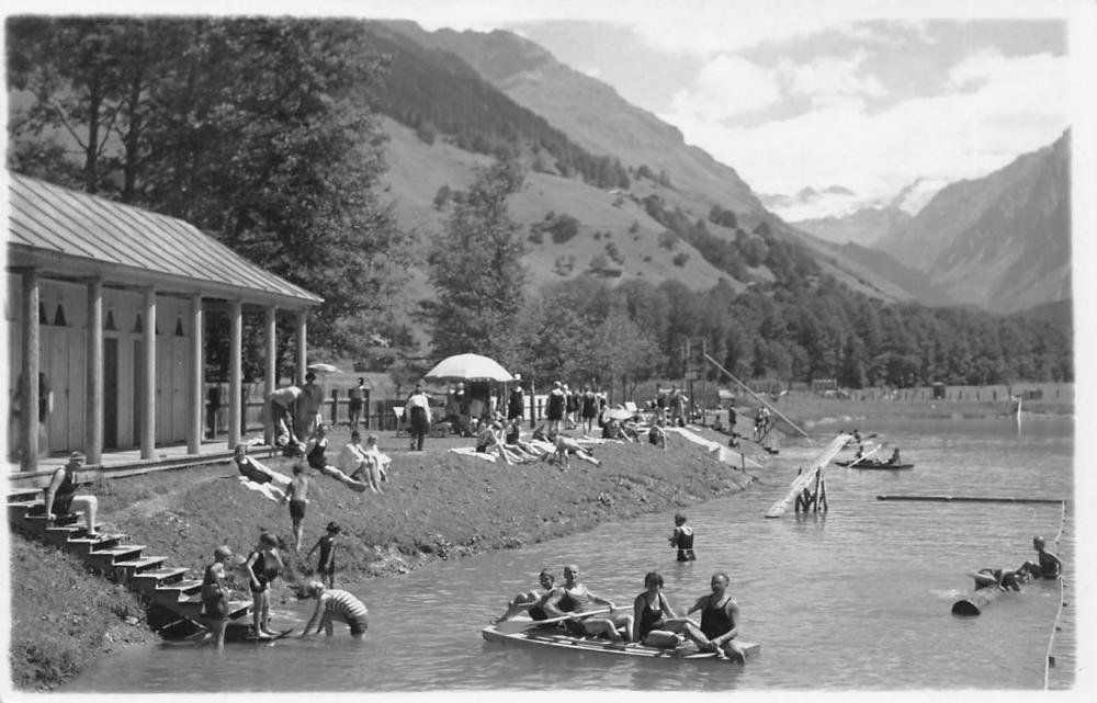 Cartes postales: Klosters Strandbad Badegäste – D'occasion à Bichelsee par Gloeckner
