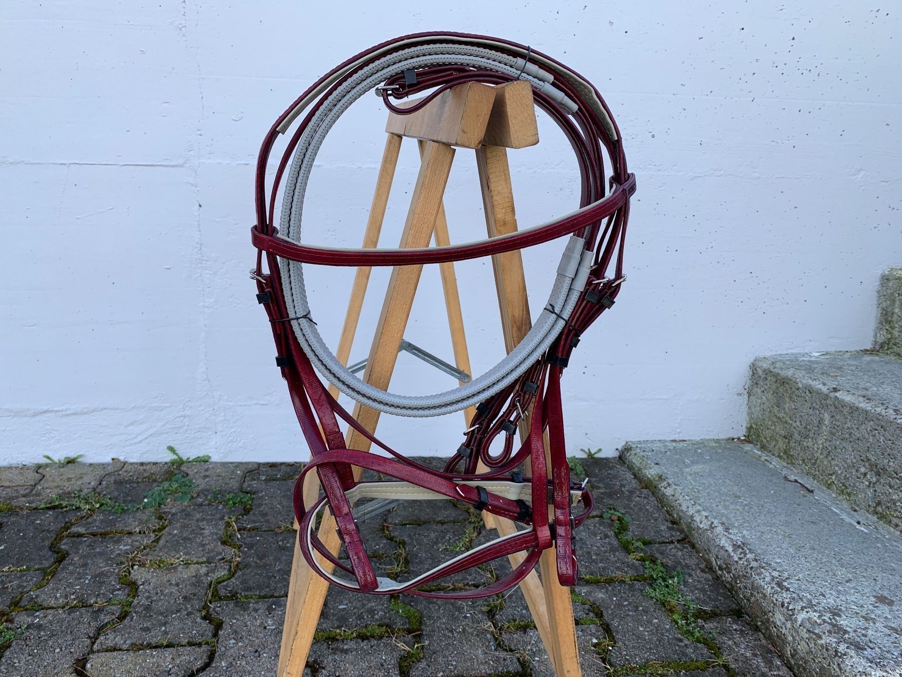 Selle & Accessori: schöner bordeauxroter Reitzaum – Usato da Feldbach venduto da Fea1
